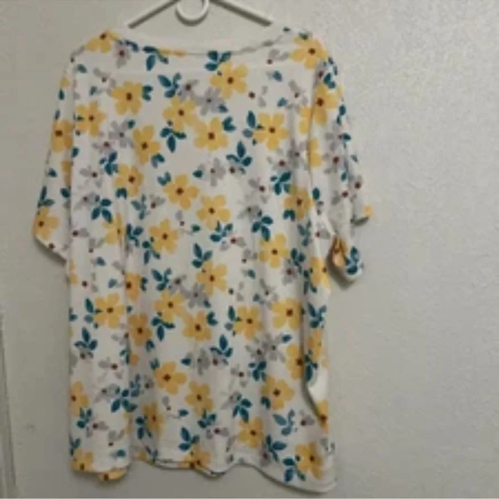 Plus size Floral Print Women's Top - Picture 4 of 4